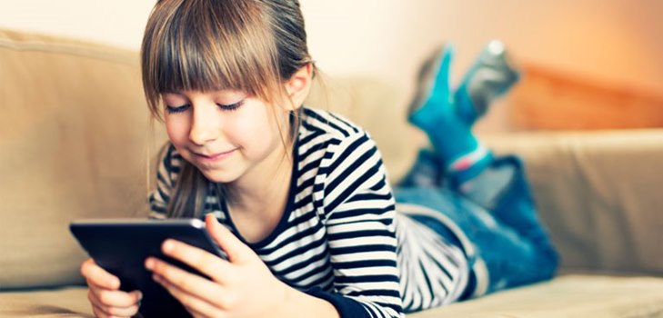 Preschooler prosi o tablet w prezencie: kup, czy nie?