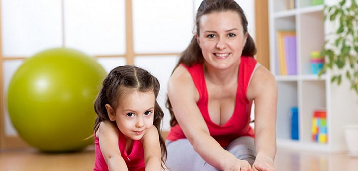 Grając w jogę: trzy przydatne ćwiczenia dla dziecka