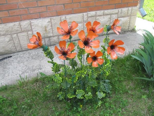 Kwiaty z plastikowych butelek: mistrzowska klasa do robienia plastikowych rękodzieł własnymi rękami Kwiaty z plastikowych butelek: mistrzowska klasa do robienia plastikowych rękodzieł własnymi rękami