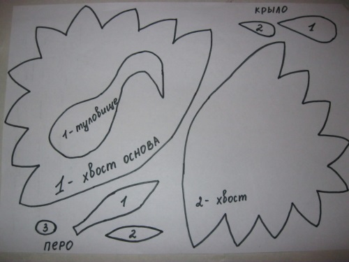 Bajeczny paw wykonany z kolorowego papieru
