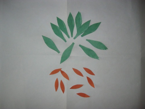 Bajeczny paw wykonany z kolorowego papieru
