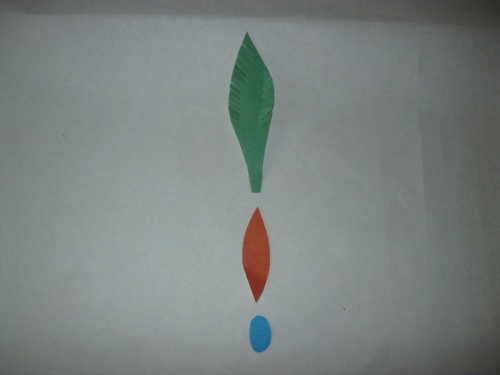 Bajeczny paw wykonany z kolorowego papieru