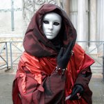 Jak zrobić maskę własnymi rękami na Halloween?