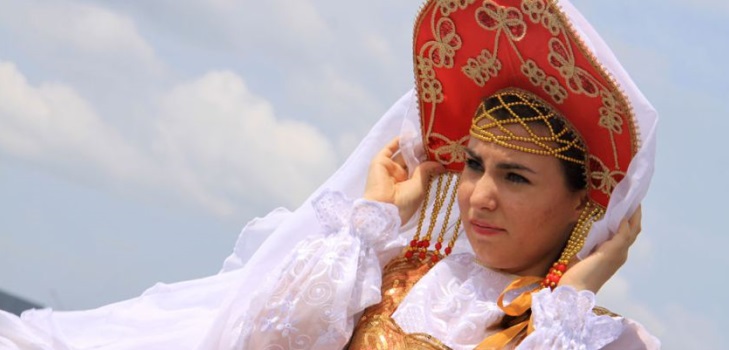 Rosyjski kokoshnik z kartonu