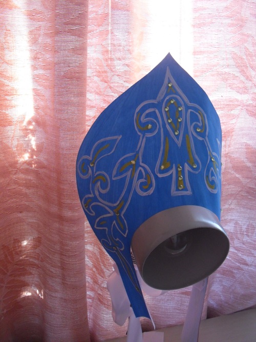 Rosyjski kokoshnik z kartonu