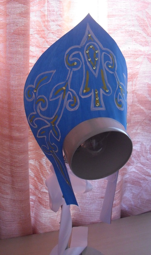 Rosyjski kokoshnik z kartonu