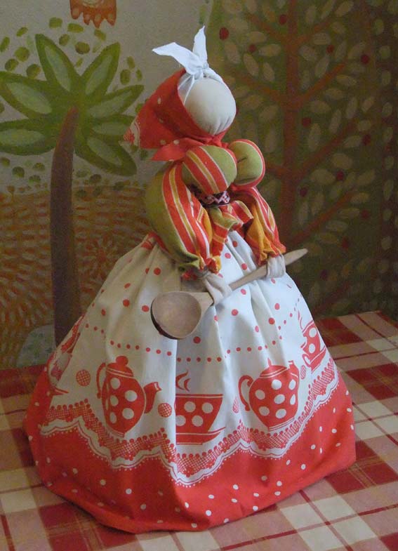 Lalkę Maslenitsa wykonujemy własnymi rękami.