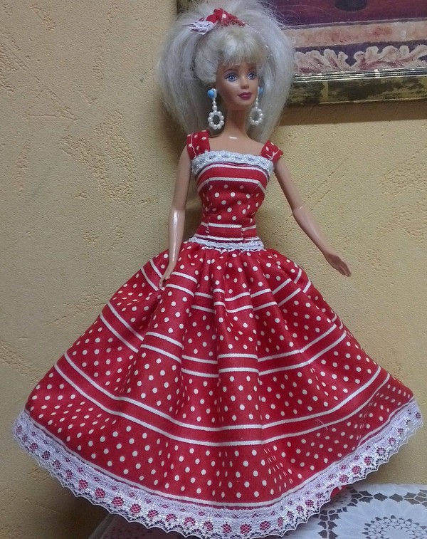 Sukienki dla własnych rąk Barbie - wzory i wzory