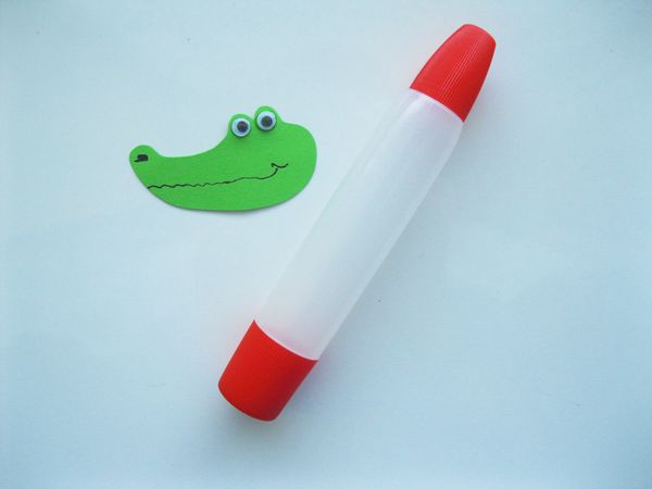 Krokodyl z kolorowego papieru własnymi rękami