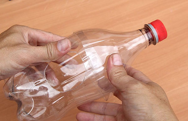 Nowe rękodzieło z plastikowych butelek własnymi rękami do ogrodu i sadu