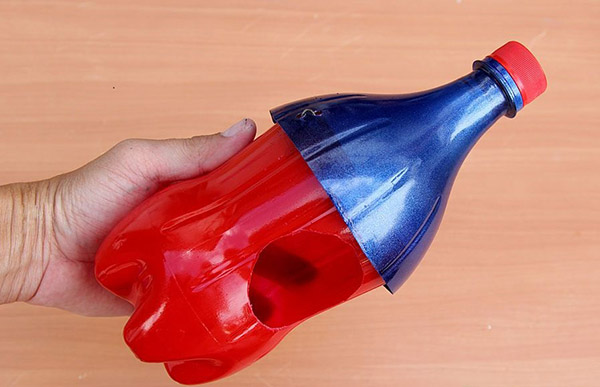 Nowe rękodzieło z plastikowych butelek własnymi rękami do ogrodu i sadu