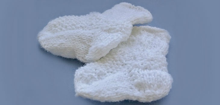 Dzianinowe skarpetki dla dziewczynki lub chłopca ze wzorem. Knitting z igłami dla początkujących