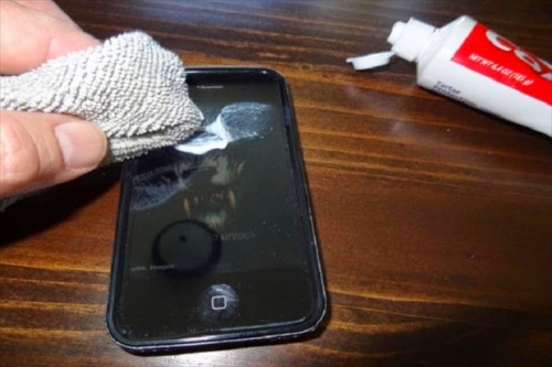 Jak usunąć zadrapania z telefonu