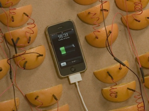 Jak naładować telefon