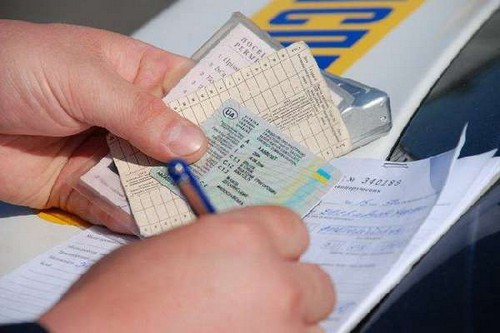 Jak dowiedzieć się o mandatach Inspekcji Bezpieczeństwa Ruchu Państwowego dla prawa jazdy w Samara
