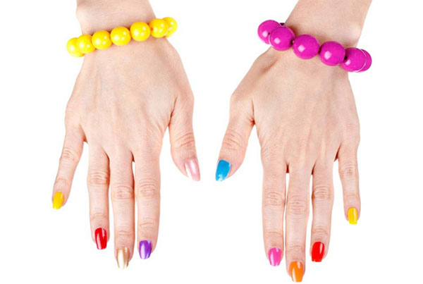 Czarny, czerwony, złoty: jaki kolor manicure mówi o tobie