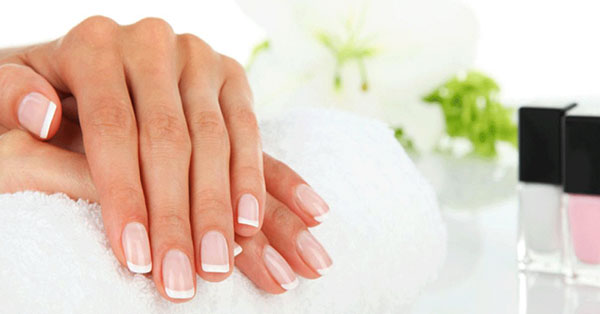 Czarny, czerwony, złoty: jaki kolor manicure mówi o tobie