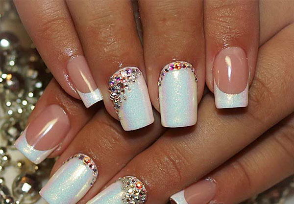 Brokat i kamienie Swarovskiego jako trend zimowego manicure 2016-2017