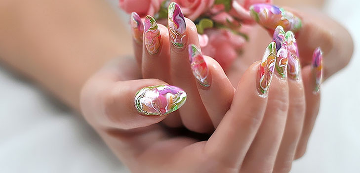 Pomysły na manicure na 8 marca: świeże trendy na Instagramie