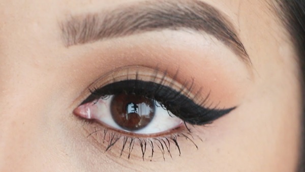 Jak narysować strzałki przed eyeliner