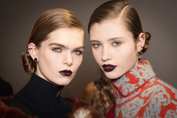 Mascara i kolekcja produktów do perfekcyjnego makijażu. Trendy makijażu jesień-zima 2016