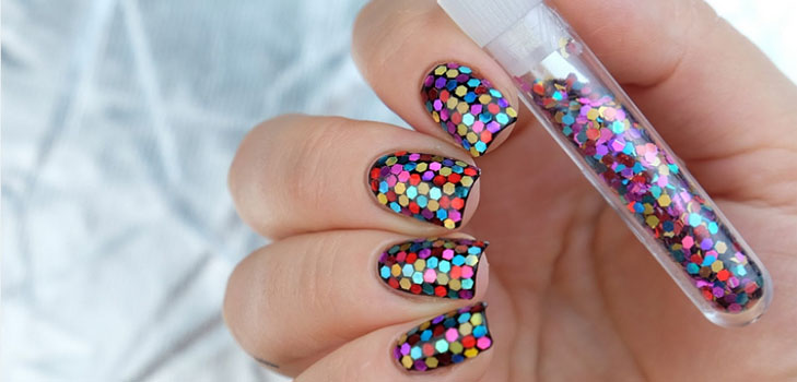 Manicure z brokatem - letni trend-2016