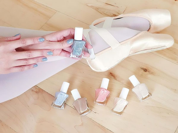 Pastelowy manicure: kolekcja lakierów Essie Gel Couture Ballet Nudes 2017