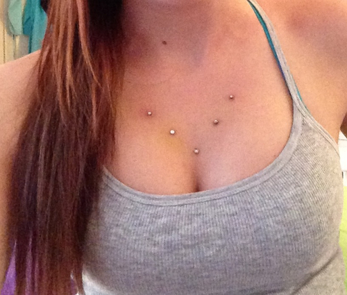 Mikrodermal piercing: jak powstają mikrodermabry (zdjęcia)