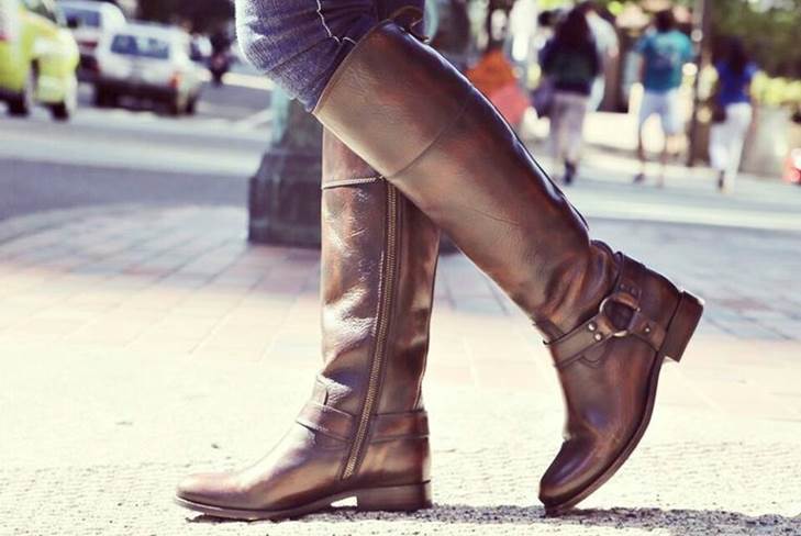 Lekcje stylu: w co nosić wysokie buty z niskimi obcasami