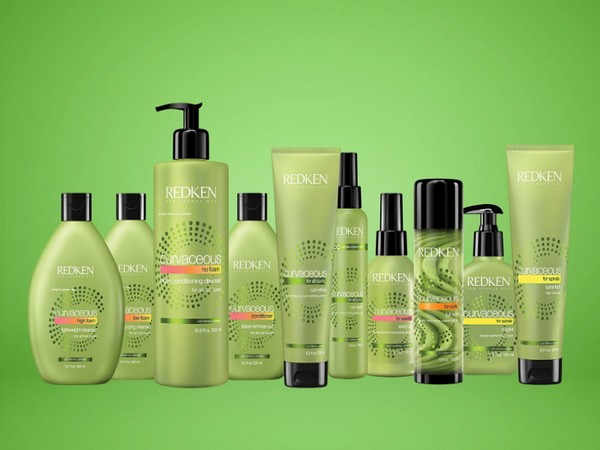 Falista rewolucja: nowe przedmioty dla kędzierzawych loków Redken Curvaceous