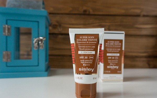 Opalenizna z butelki: odcień kremu przeciwsłonecznego Sisley Tinted Sun Care
