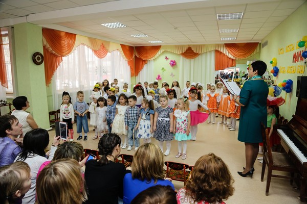 Dzień Matki w przedszkolu: pomysły na scenariusz w grupie młodszej, średniej, starszej, przygotowawczej