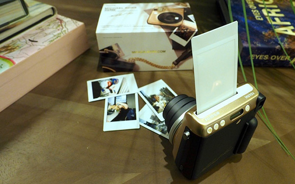Aparat mody: Michael Kors X Fijifilm Instax Mini 70