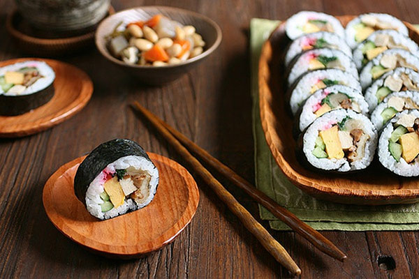 Jak trzymać kije do sushi