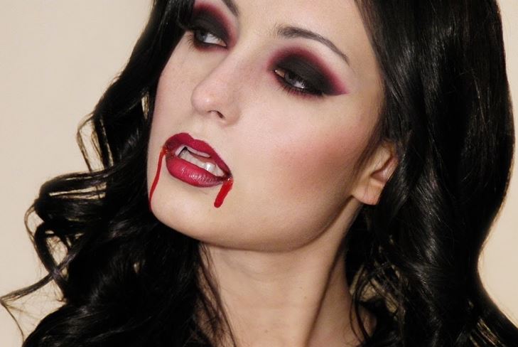 Kostium wampira na Halloween: zdjęcie jak wykonać własne dłonie