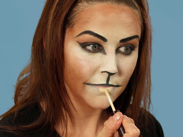 Przerażający makijaż na Halloween własnymi rękami dla dziewczynek i dziewcząt