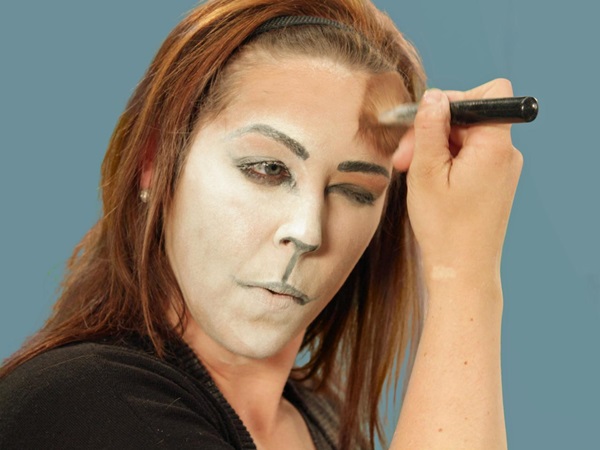 Przerażający makijaż na Halloween własnymi rękami dla dziewczynek i dziewcząt