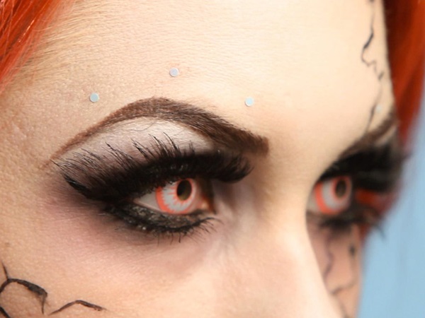 Przerażający makijaż na Halloween własnymi rękami dla dziewczynek i dziewcząt