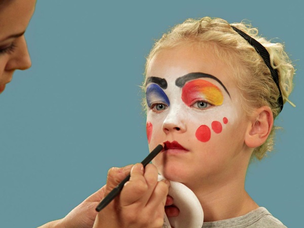 Przerażający makijaż na Halloween własnymi rękami dla dziewczynek i dziewcząt