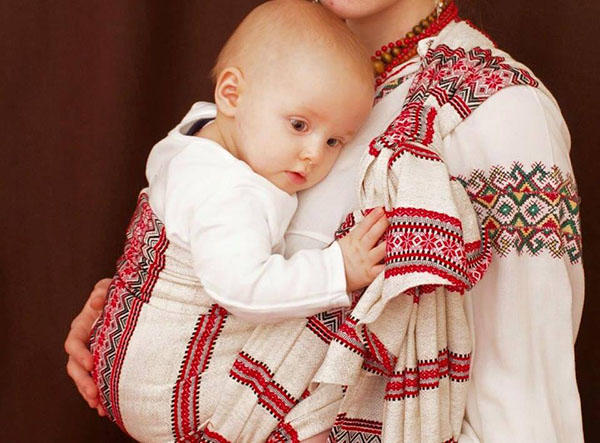 Amulety matki dla dziecka: Jak chronić dziecko przed złym okiem