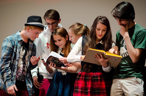 Dedykacja dla studentów: skrypty, konkursy, zmiany piosenki