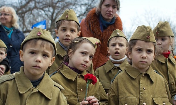 Pamiętamy i jesteśmy dumni: oryginalne pomysły na scenariusz do zwycięskiego dnia