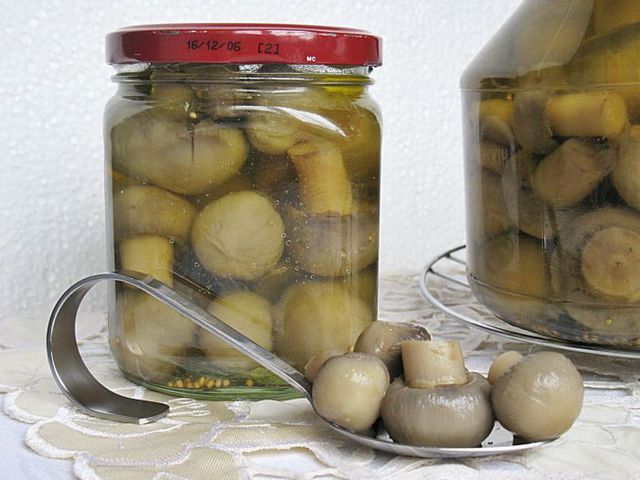 Marynowane pieczarki na zimę, klasyczny przepis Marynowane pieczarki na zimę, klasyczny przepis