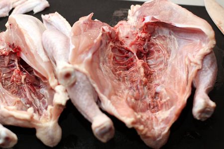 Klasyczny przepis na pysznego kurczaka z tytoniu Klasyczny przepis na pysznego kurczaka z tytoniu