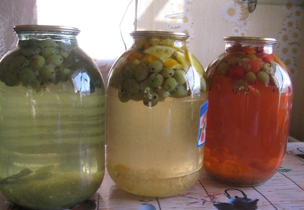 Kompot z agrestu na zimę