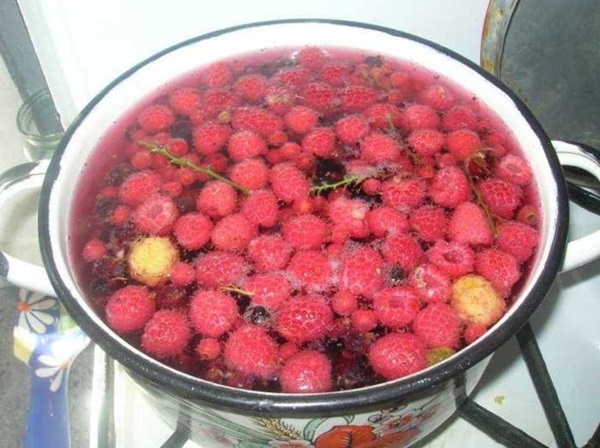 Pyszny kompot z malin na zimę