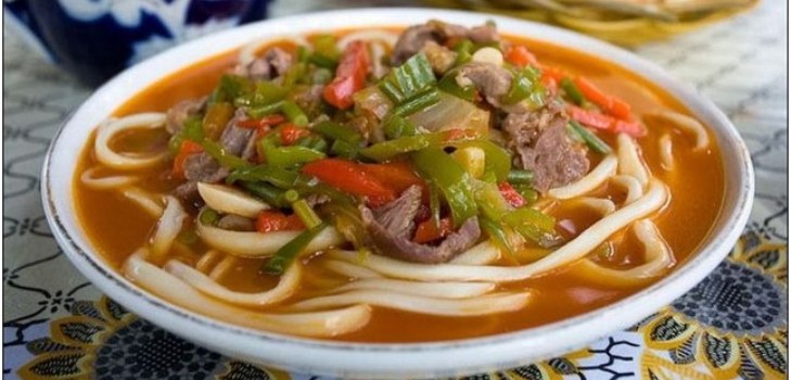 lagman na talerzu