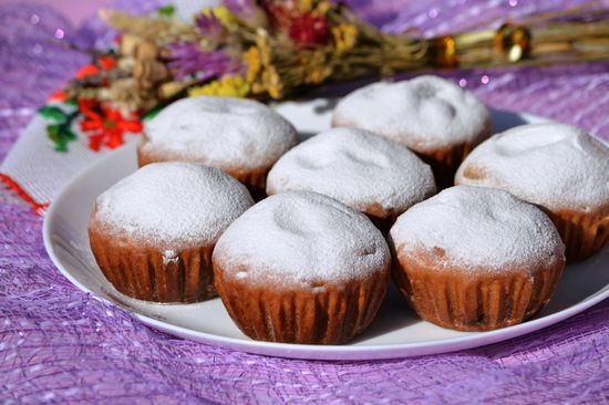 Krok po kroku przepis na babeczki ze śliwkami