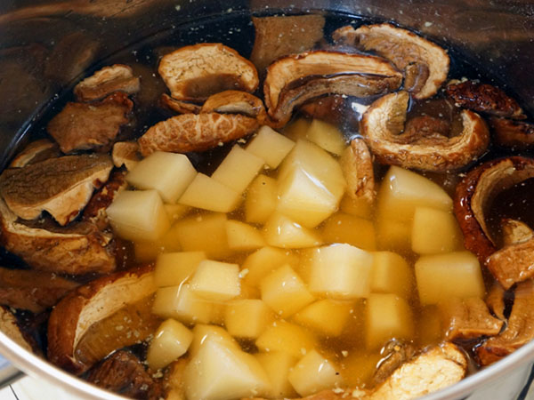 Prosty przepis: kremowa zupa z grzybami