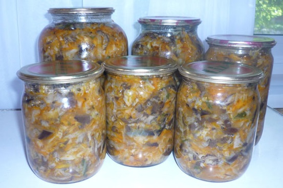Mushroom chrzanić na zimę z kapustą